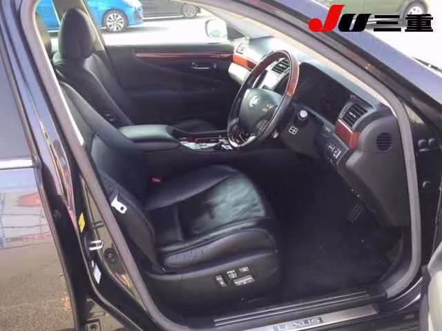 LEXUS LS460
