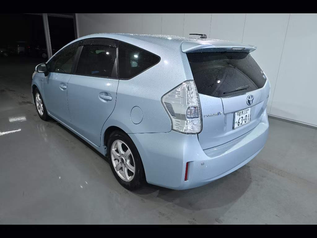 TOYOTA PRIUS ALPHA