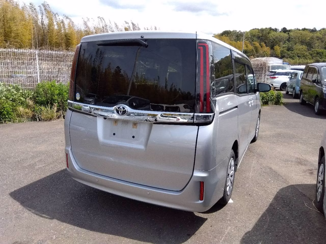 TOYOTA NOAH