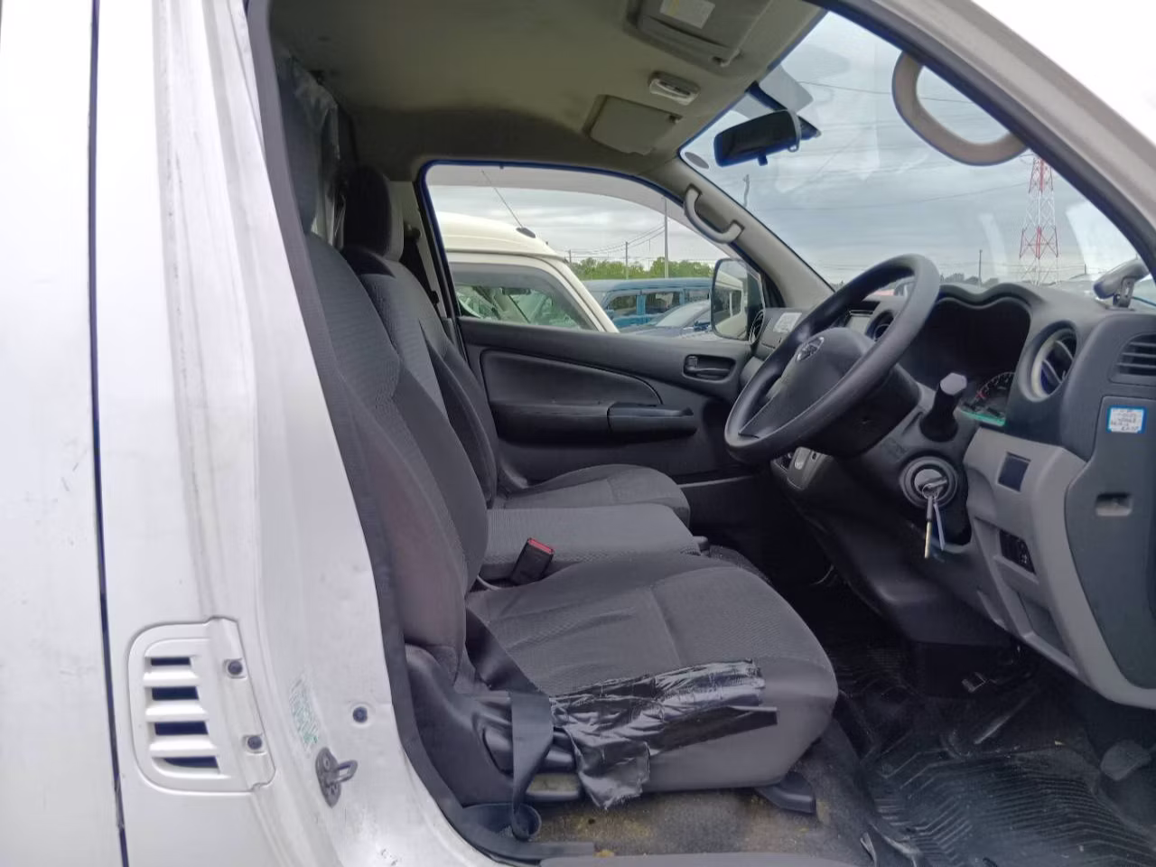 NISSAN NV350 CARAVAN