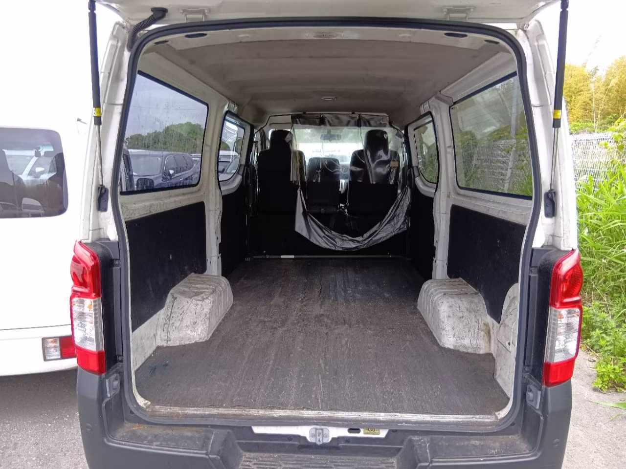 NISSAN NV350 CARAVAN