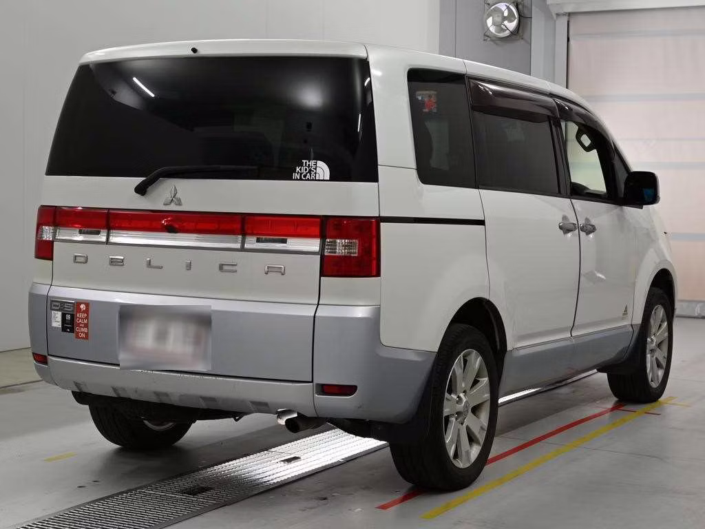 MITSUBISHI DELICA D:5