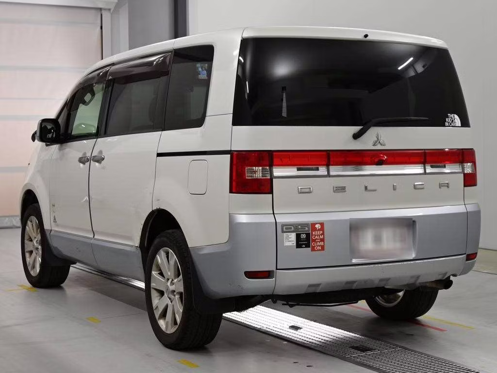 MITSUBISHI DELICA D:5