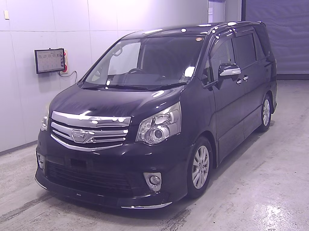 TOYOTA NOAH