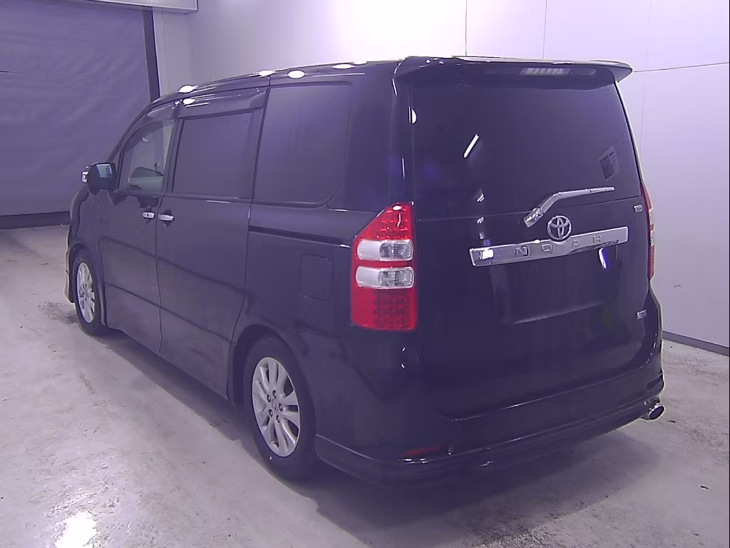 TOYOTA NOAH
