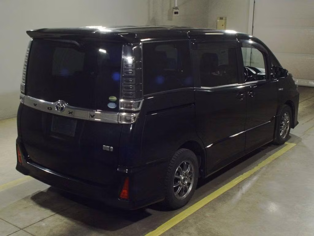 TOYOTA VOXY