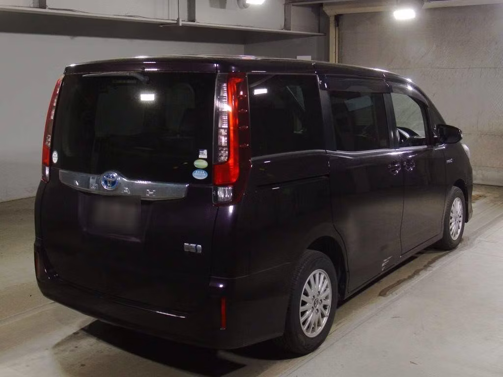 TOYOTA NOAH