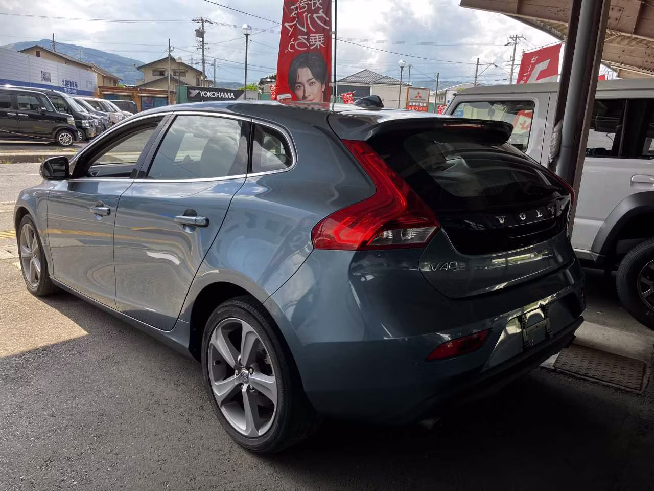 VOLVO V40