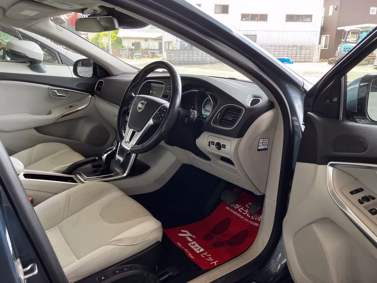 VOLVO V40