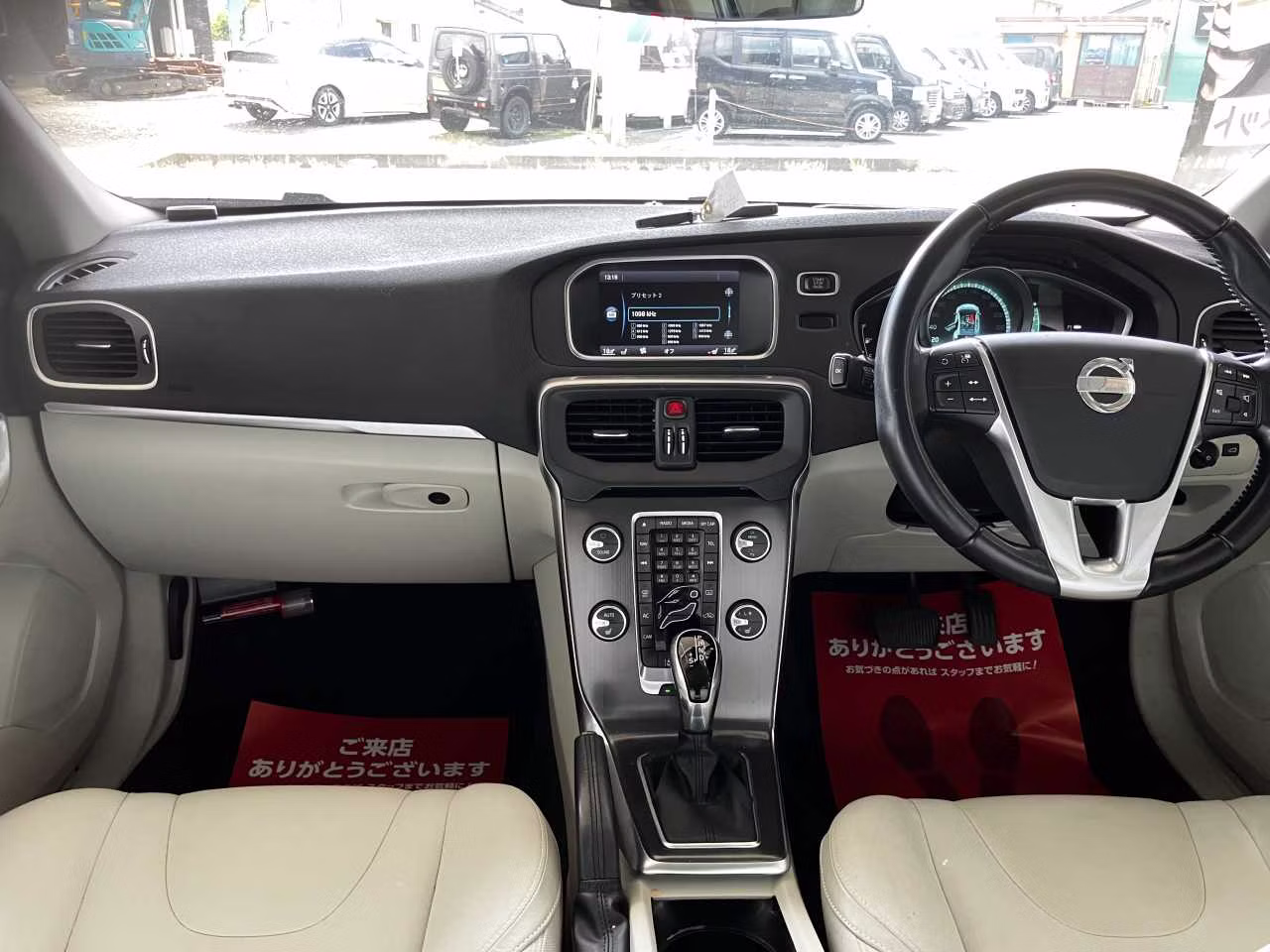 VOLVO V40
