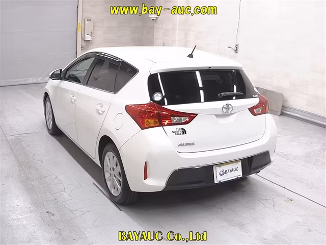 TOYOTA AURIS
