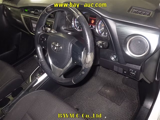 TOYOTA AURIS
