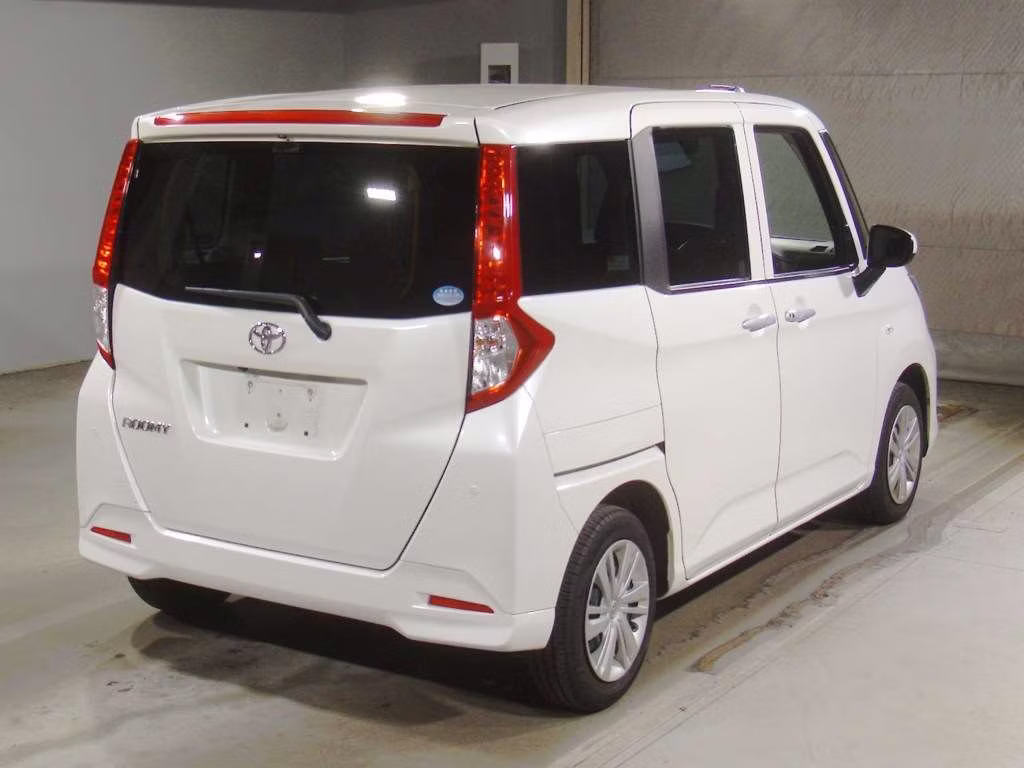 TOYOTA ROOMY