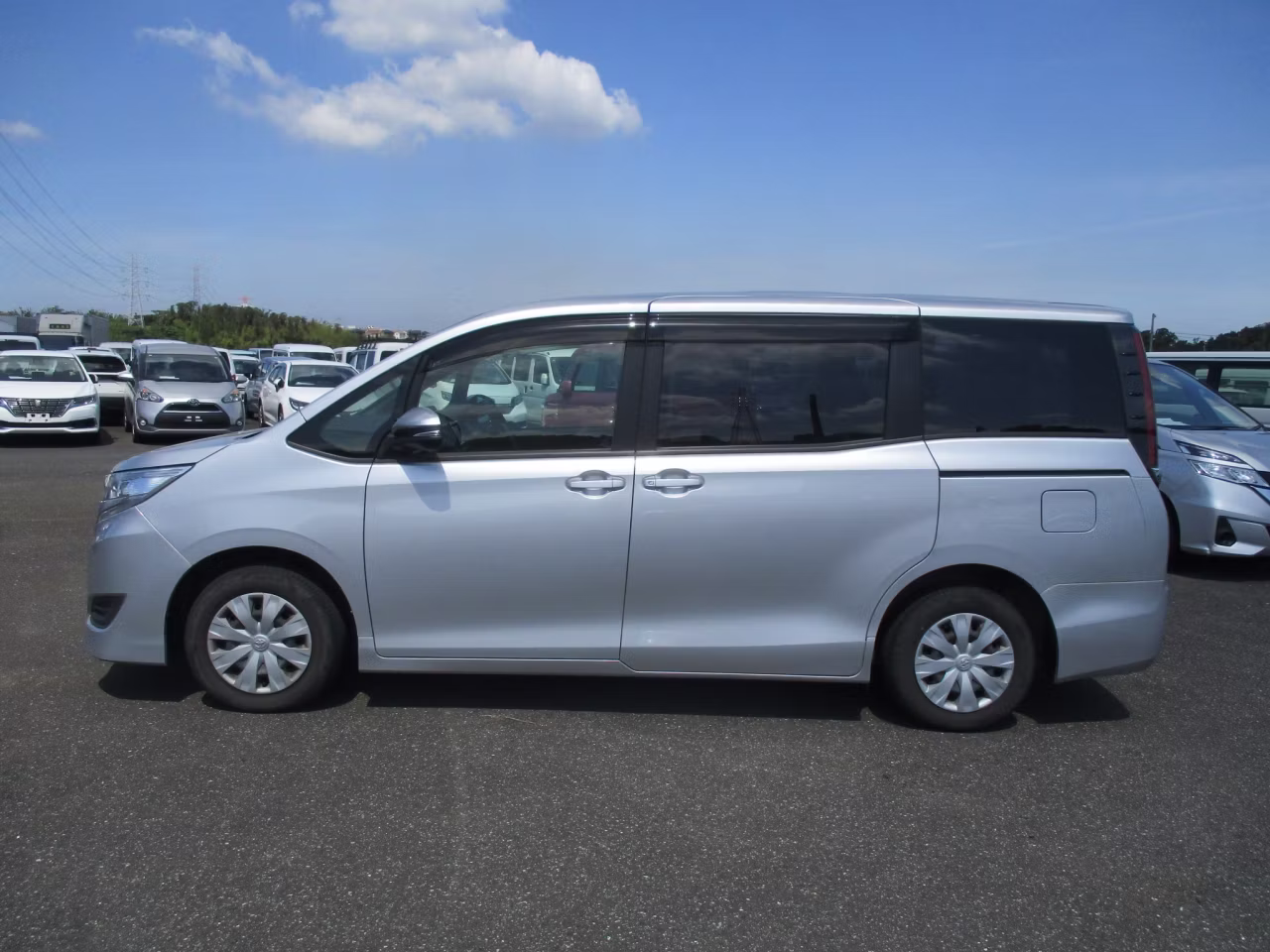 TOYOTA NOAH