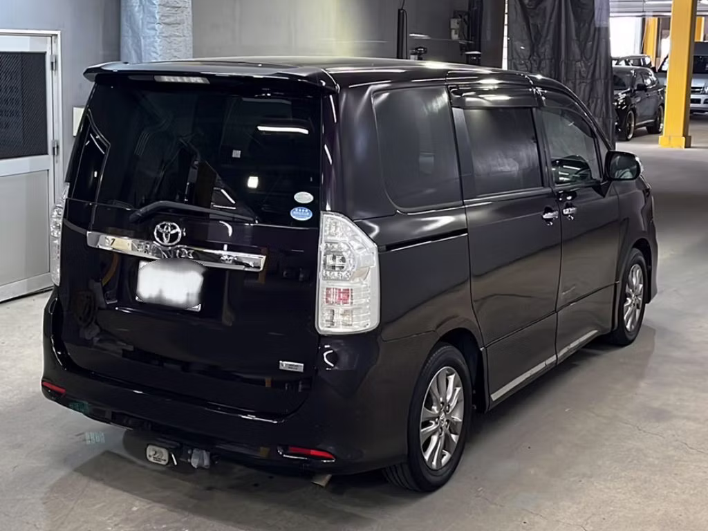 TOYOTA VOXY