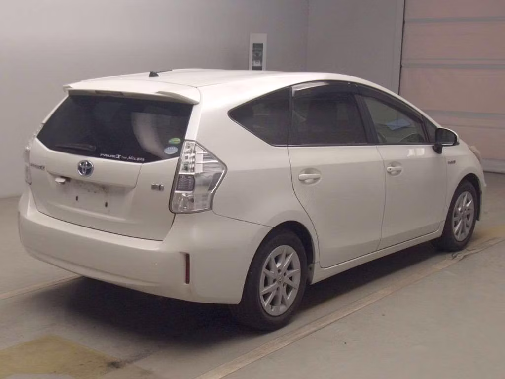 TOYOTA PRIUS ALPHA
