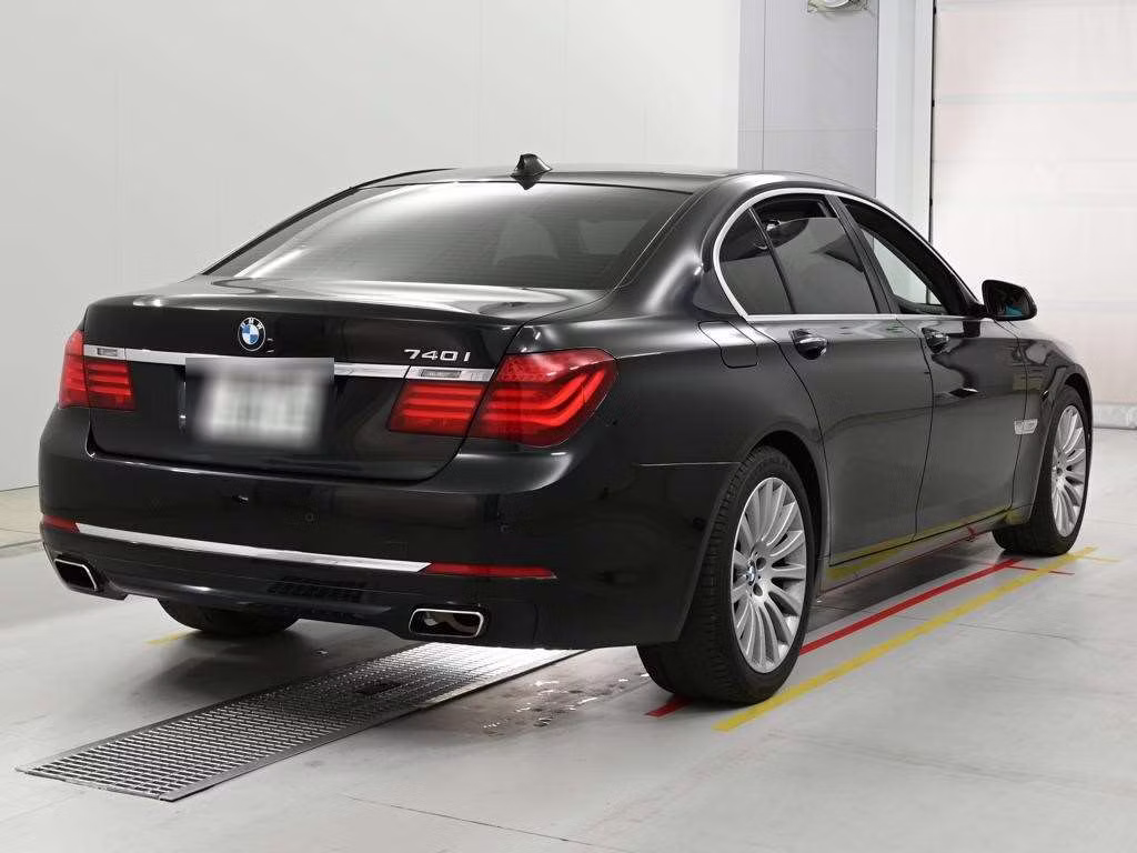 BMW 7-SERIES