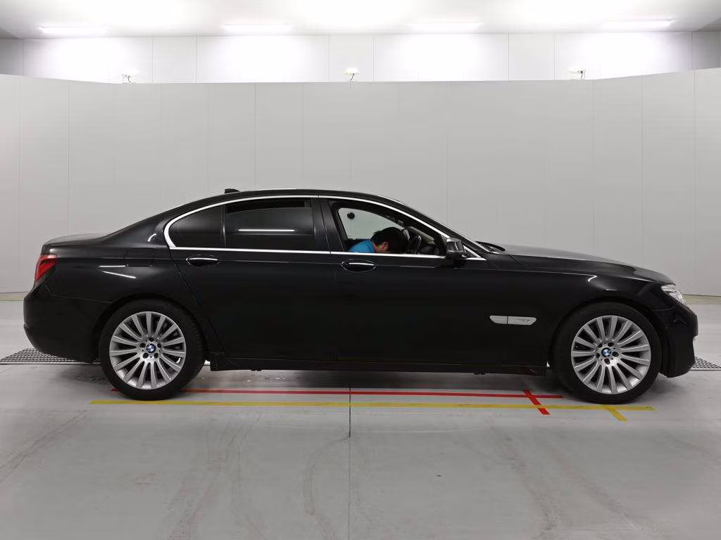 BMW 7-SERIES
