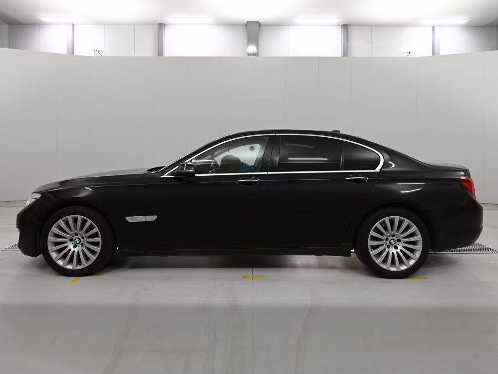 BMW 7-SERIES