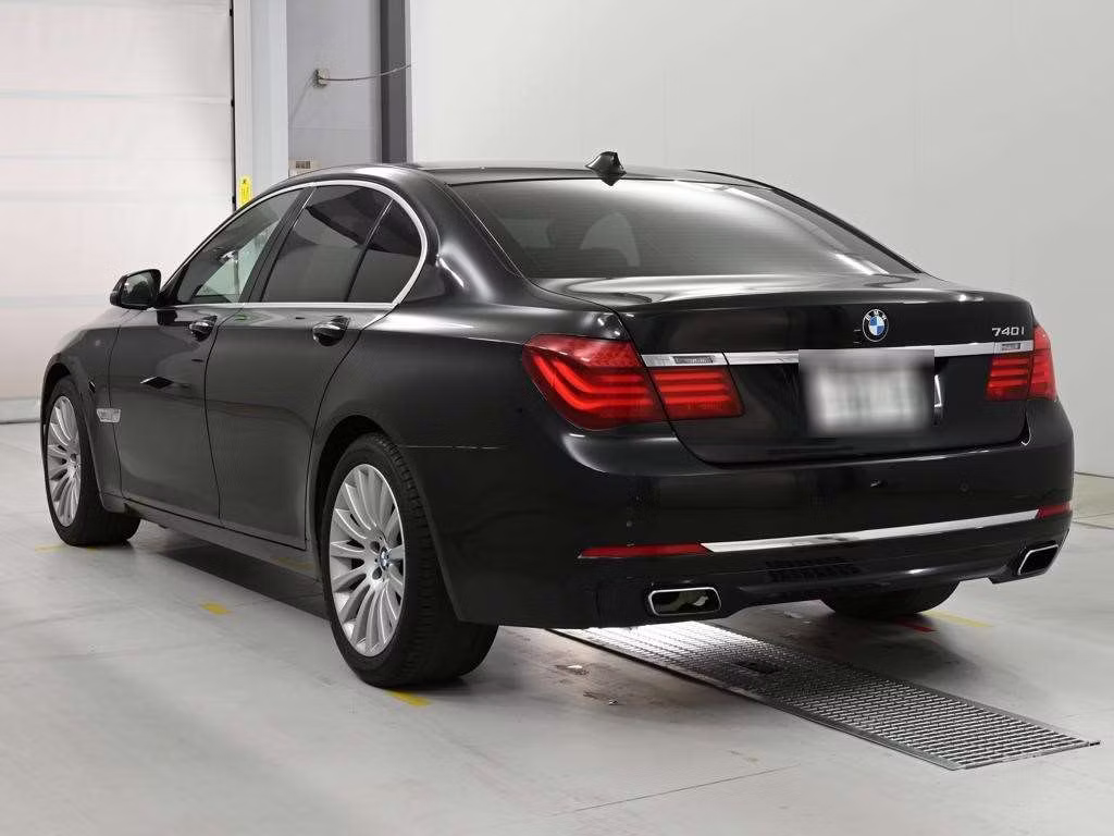 BMW 7-SERIES