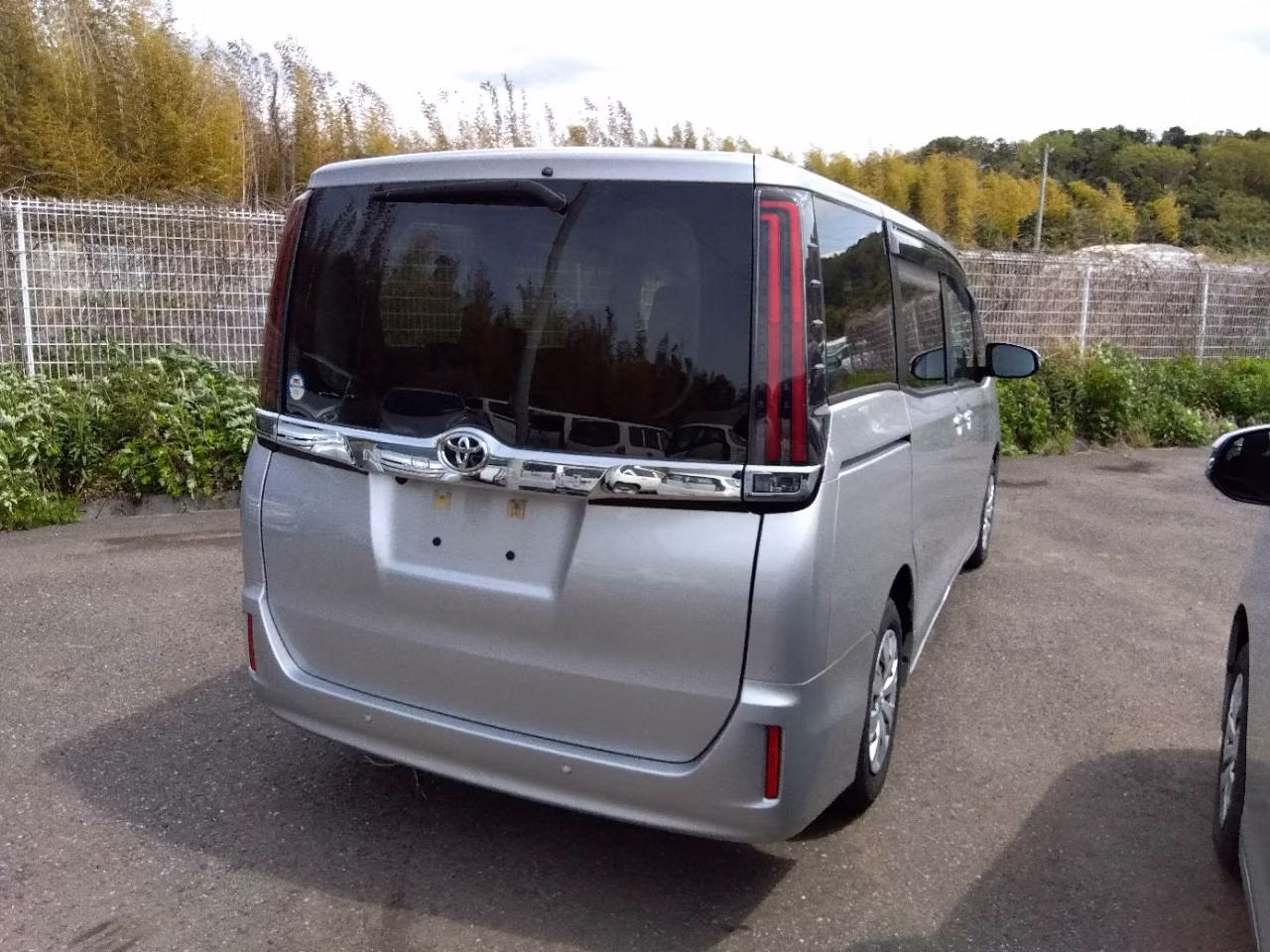 TOYOTA NOAH