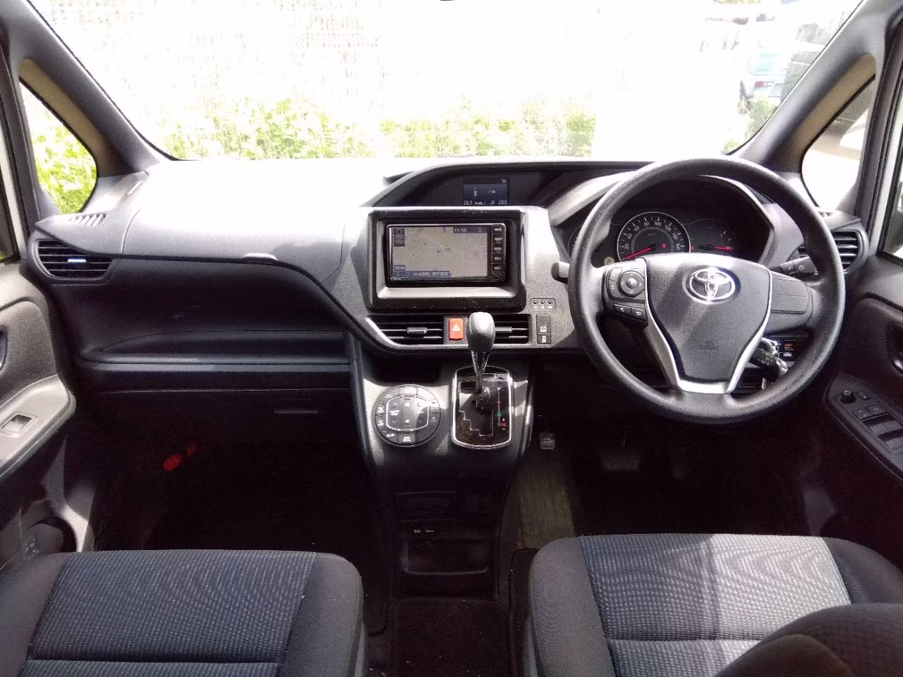 TOYOTA NOAH