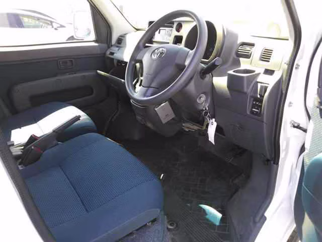 TOYOTA PIXIS VAN