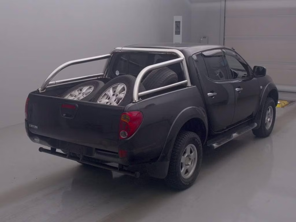 MITSUBISHI TRITON