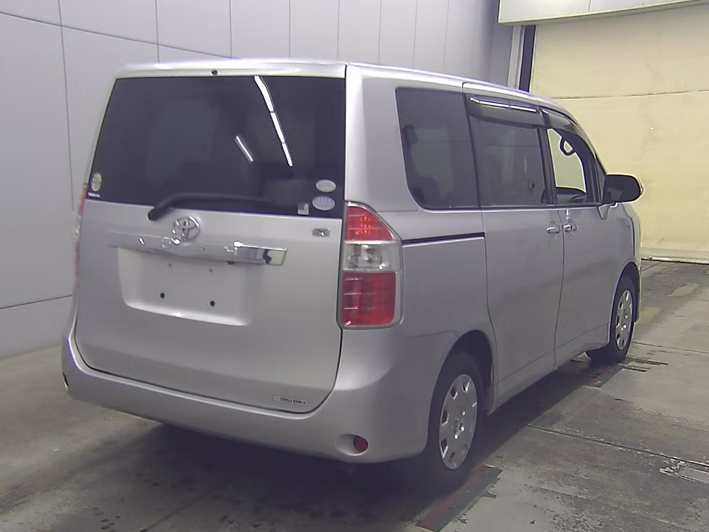 TOYOTA NOAH
