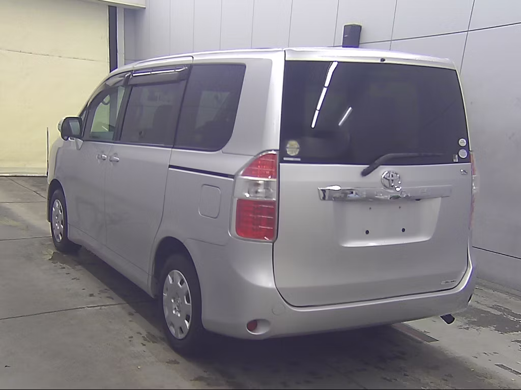 TOYOTA NOAH
