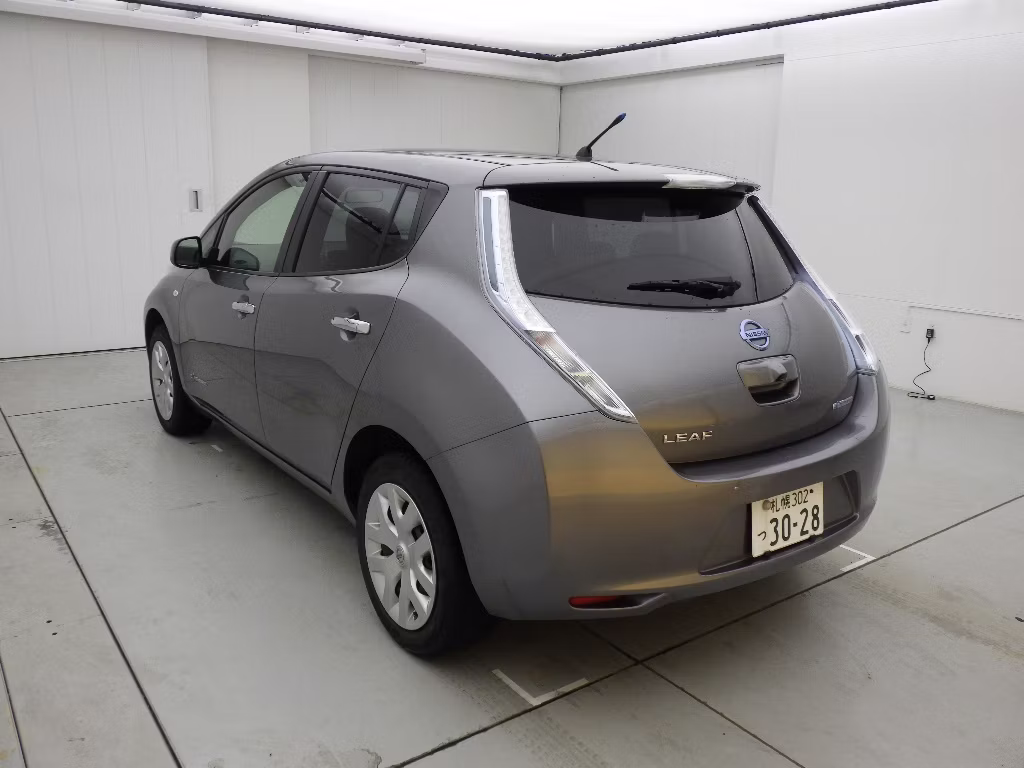 NISSAN LEAF