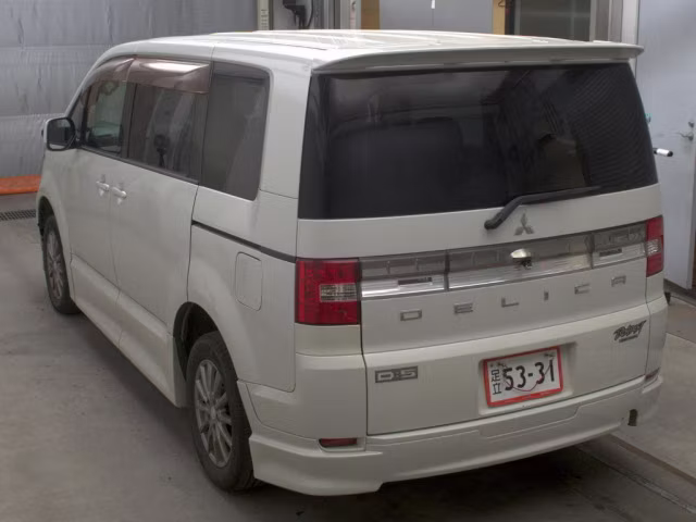 MITSUBISHI DELICA D:5