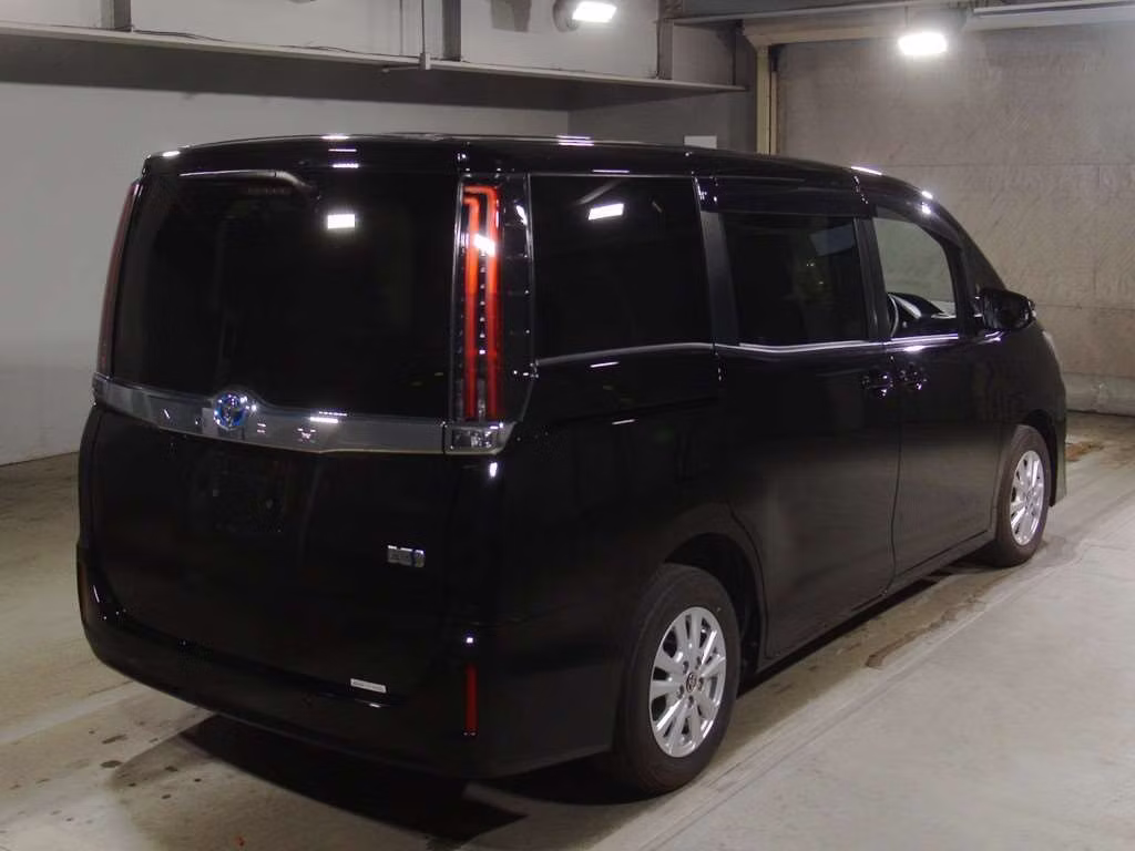 TOYOTA NOAH