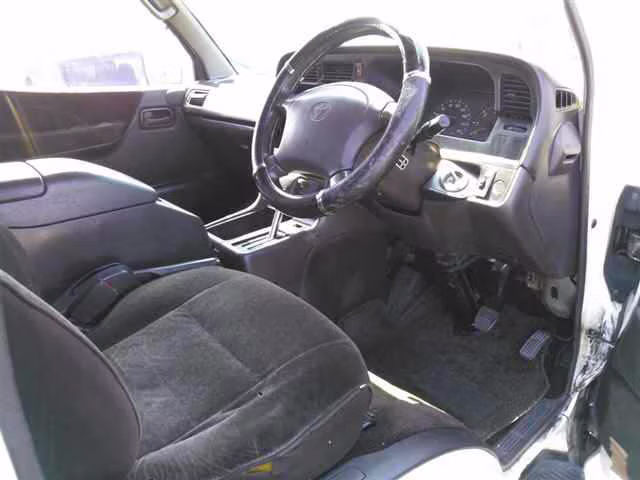 TOYOTA HIACE