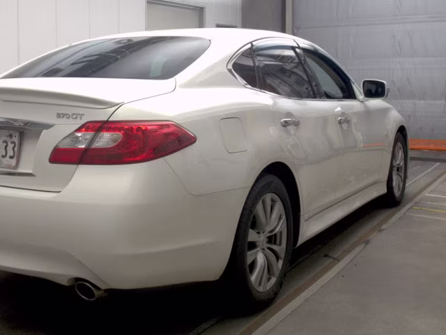 NISSAN FUGA
