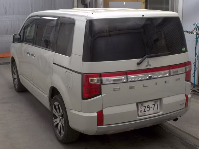 MITSUBISHI DELICA D:5