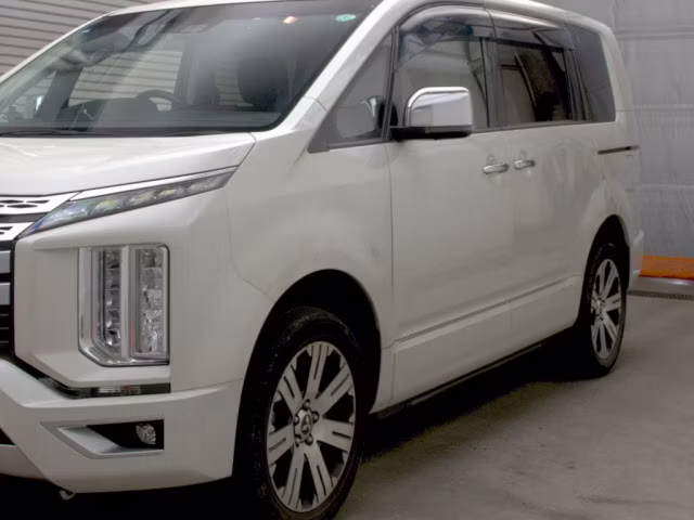 MITSUBISHI DELICA D:5