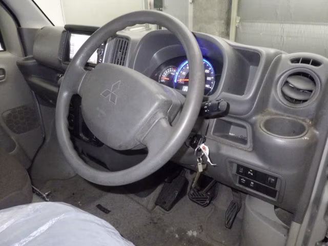 MITSUBISHI MINICAB