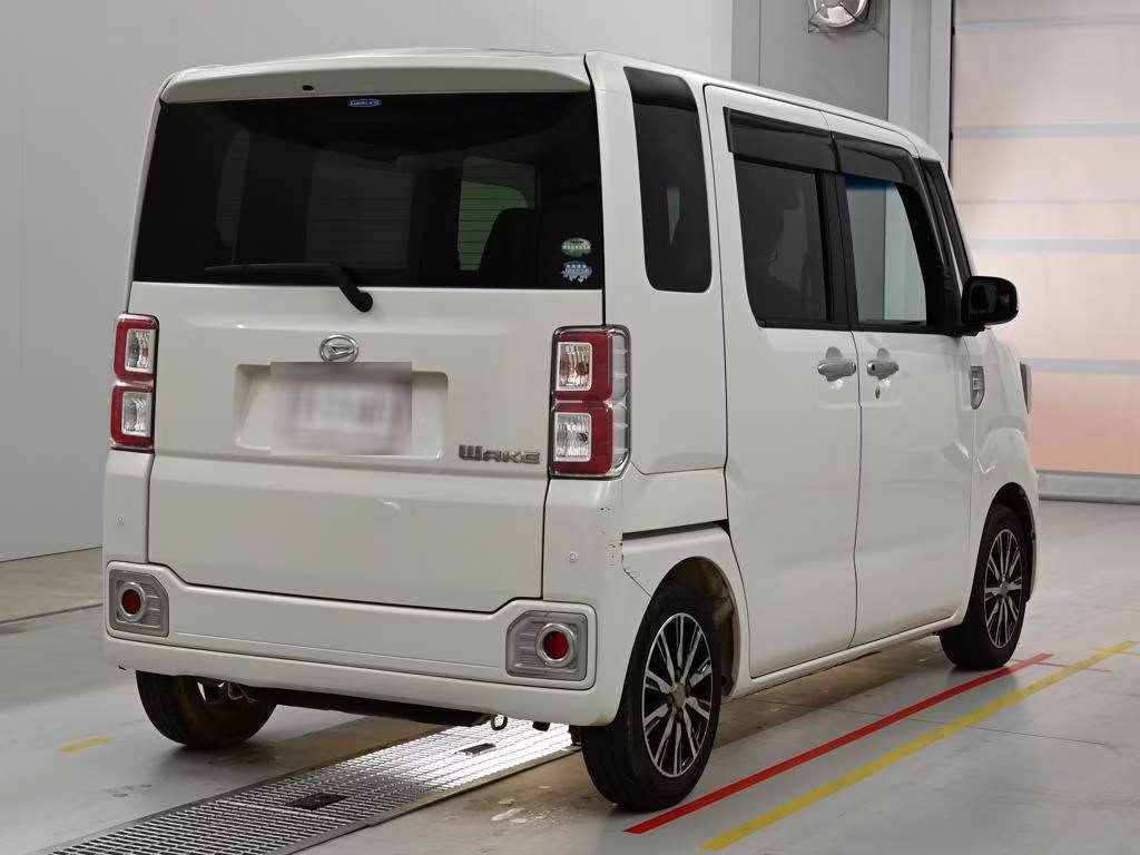 DAIHATSU WAKE