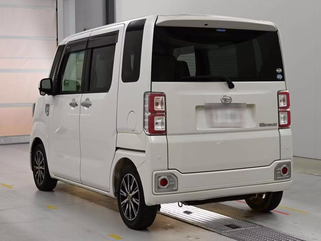 DAIHATSU WAKE