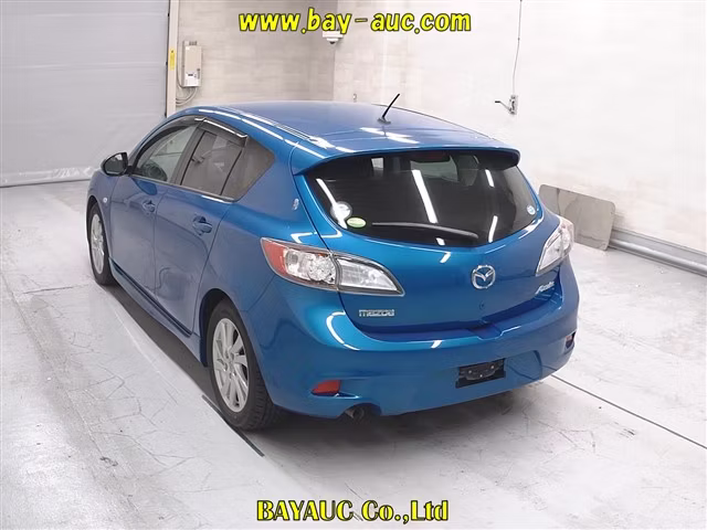 MAZDA AXELA