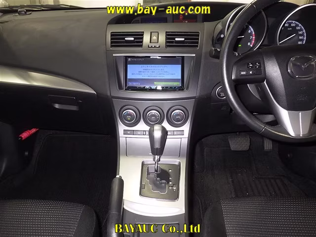 MAZDA AXELA