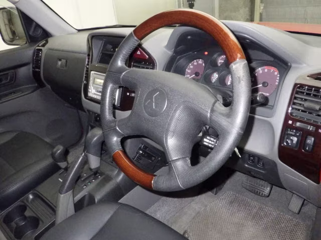 MITSUBISHI PAJERO
