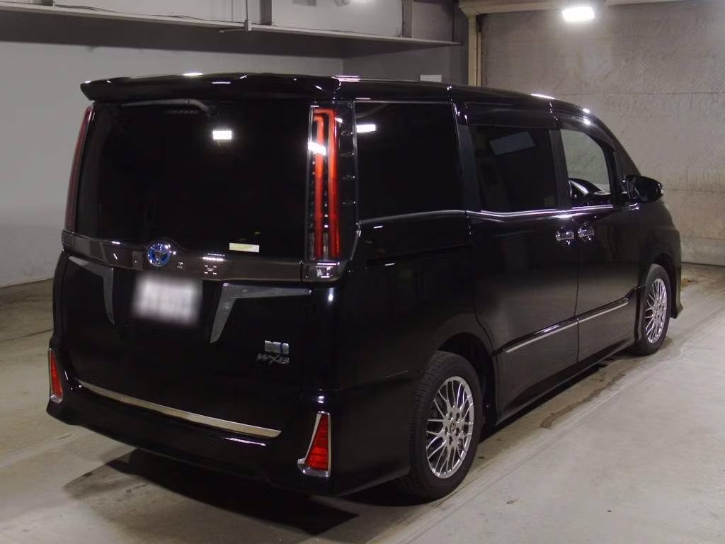 TOYOTA NOAH