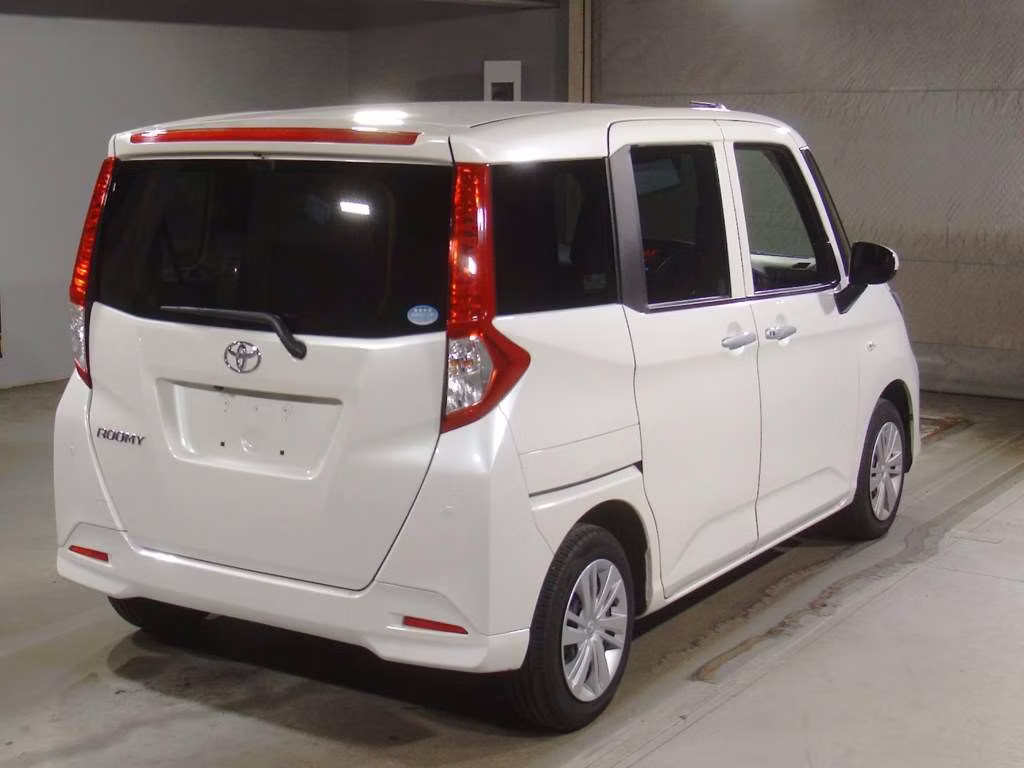 TOYOTA ROOMY