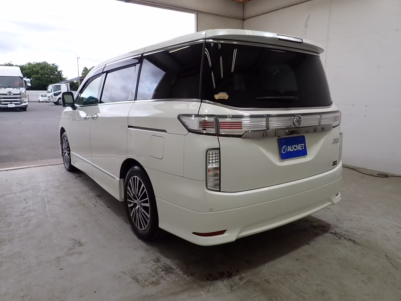NISSAN ELGRAND