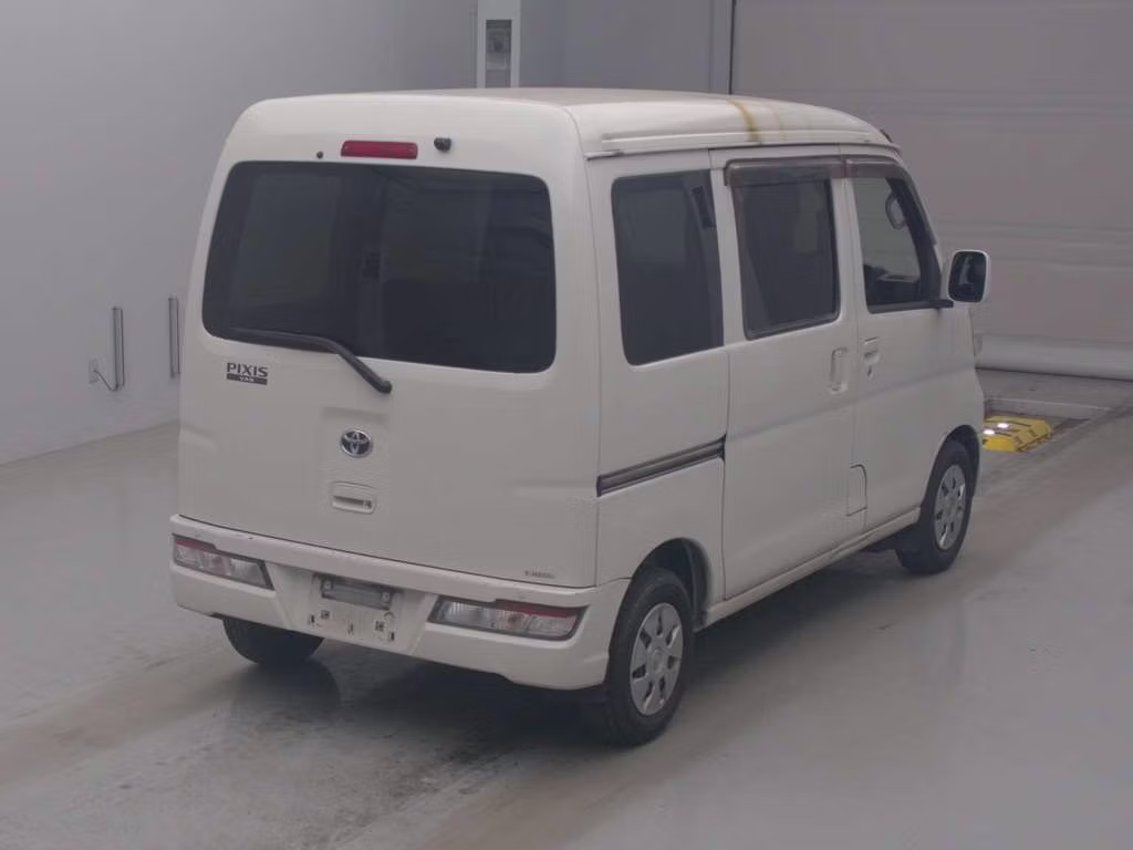 TOYOTA PIXIS VAN