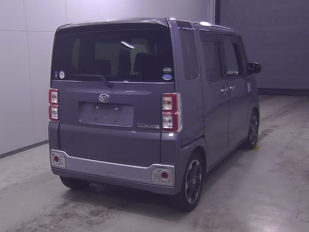 DAIHATSU WAKE
