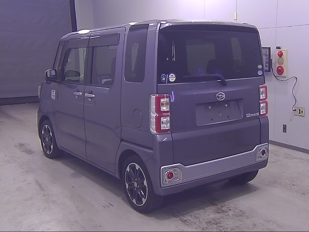 DAIHATSU WAKE