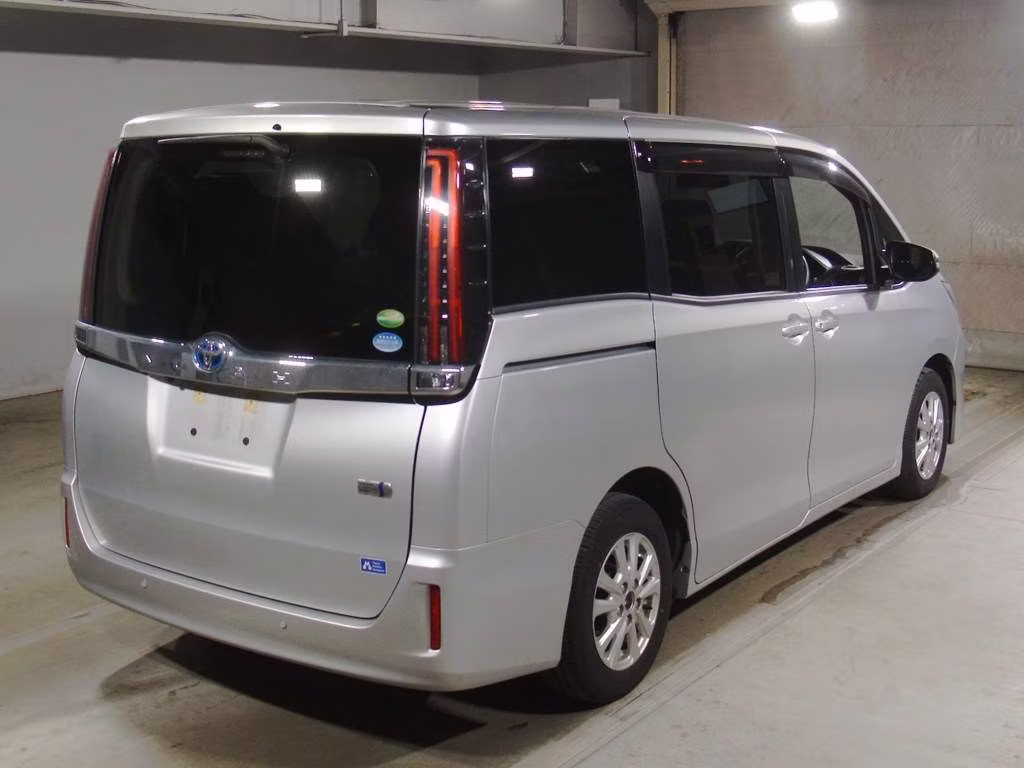 TOYOTA NOAH